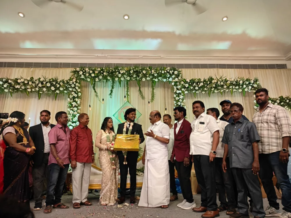 08/09/2024 அன்று மாலை டோல்கேட் தங்க மாளிகையில் இறால் ஜி லிங்கேசன் மற்றும் VAA  லிங்கேசன் அவர்களின்  L. விஷால் MD, L. சௌமியா MBA., ஆகியவர்களின் திருமண வரவேற்பு நிகழ்ச்சியில் கலந்து கொண்டப்போது.