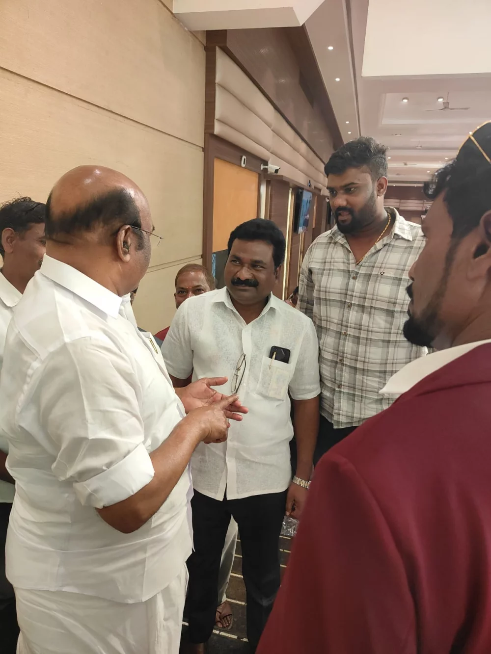 08/09/2024 அன்று மாலை டோல்கேட் தங்க மாளிகையில் இறால் ஜி லிங்கேசன் மற்றும் VAA  லிங்கேசன் அவர்களின்  L. விஷால் MD, L. சௌமியா MBA., ஆகியவர்களின் திருமண வரவேற்பு நிகழ்ச்சியில் கலந்து கொண்டப்போது.