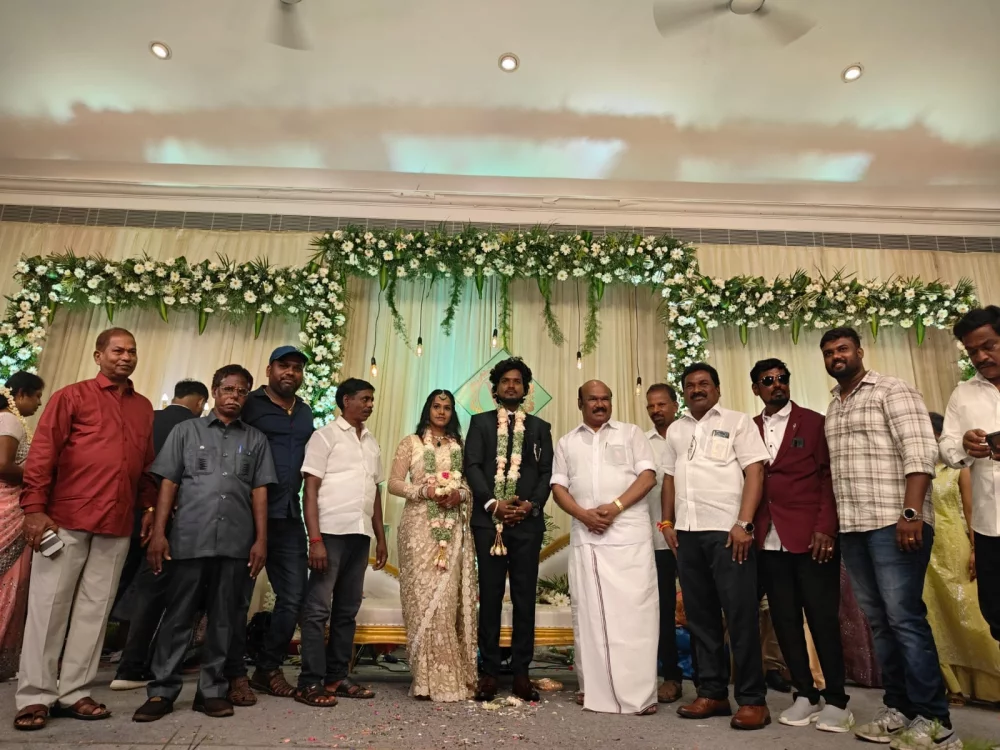 08/09/2024 அன்று மாலை டோல்கேட் தங்க மாளிகையில் இறால் ஜி லிங்கேசன் மற்றும் VAA  லிங்கேசன் அவர்களின்  L. விஷால் MD, L. சௌமியா MBA., ஆகியவர்களின் திருமண வரவேற்பு நிகழ்ச்சியில் கலந்து கொண்டப்போது.