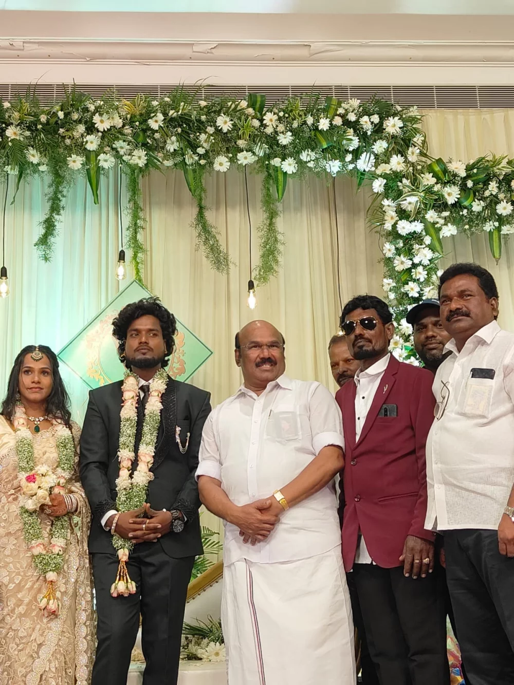 08/09/2024 அன்று மாலை டோல்கேட் தங்க மாளிகையில் இறால் ஜி லிங்கேசன் மற்றும் VAA  லிங்கேசன் அவர்களின்  L. விஷால் MD, L. சௌமியா MBA., ஆகியவர்களின் திருமண வரவேற்பு நிகழ்ச்சியில் கலந்து கொண்டப்போது.