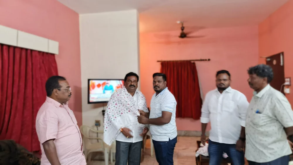 17/11/24 அன்று தூத்துக்குடியில் பாண்டியாதிபதி தேர்மாறன் அவர்களின் கல்லறை தோட்டத்திற்கு சென்று மாலை அணிவித்து மரியாதை செலுத்தியது மற்றும் பரதவர் அரசாணை பெறுவதற்கு அடுத்த கட்ட நகர்வு சம்பந்தமாக கலந்தாய்வுக் கூட்டம் நடத்தப்பட்டது.