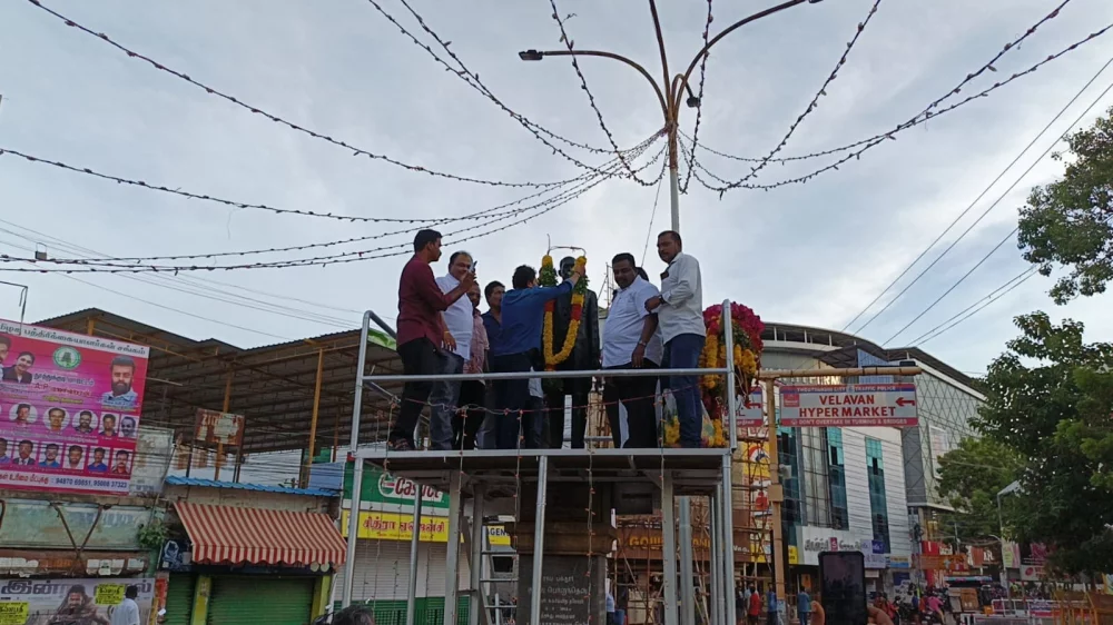 17/11/24 அன்று ஐயா ராவ்பகதூர் குரூஸ் பெர்னாண்டு சிலைக்கு மாலை அணிவித்தது  சிறப்பித்து பரதவர் மக்களின் பெரும் ஆதரவை பெற்ற போது.