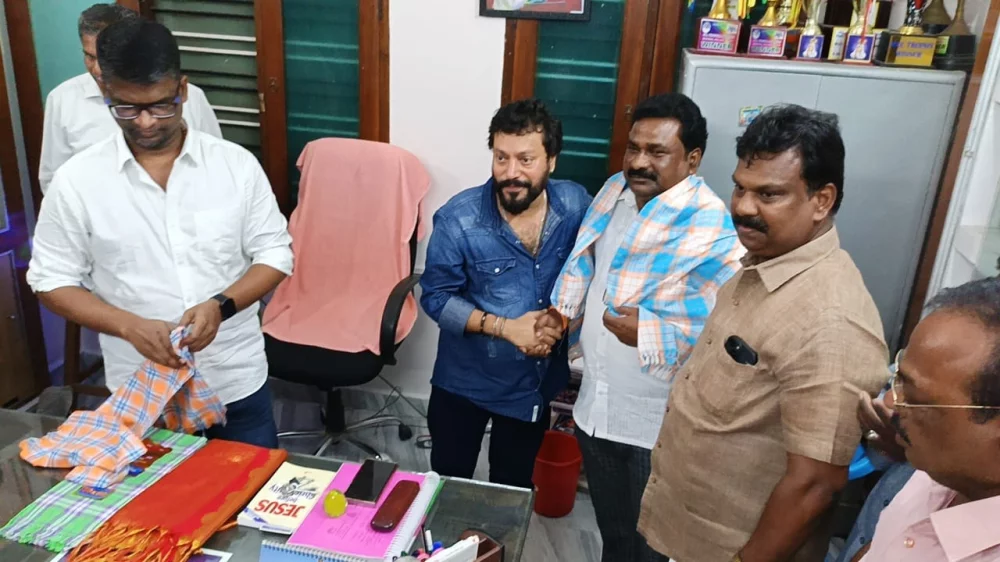 17/11/24 அன்று தூத்துக்குடியில் பாண்டியாதிபதி தேர்மாறன் அவர்களின் கல்லறை தோட்டத்திற்கு சென்று மாலை அணிவித்து மரியாதை செலுத்தியது மற்றும் பரதவர் அரசாணை பெறுவதற்கு அடுத்த கட்ட நகர்வு சம்பந்தமாக கலந்தாய்வுக் கூட்டம் நடத்தப்பட்டது.