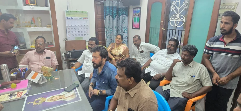 17/11/24 அன்று தூத்துக்குடியில் பாண்டியாதிபதி தேர்மாறன் அவர்களின் கல்லறை தோட்டத்திற்கு சென்று மாலை அணிவித்து மரியாதை செலுத்தியது மற்றும் பரதவர் அரசாணை பெறுவதற்கு அடுத்த கட்ட நகர்வு சம்பந்தமாக கலந்தாய்வுக் கூட்டம் நடத்தப்பட்டது.