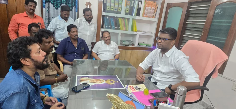 17/11/24 அன்று தூத்துக்குடியில் பாண்டியாதிபதி தேர்மாறன் அவர்களின் கல்லறை தோட்டத்திற்கு சென்று மாலை அணிவித்து மரியாதை செலுத்தியது மற்றும் பரதவர் அரசாணை பெறுவதற்கு அடுத்த கட்ட நகர்வு சம்பந்தமாக கலந்தாய்வுக் கூட்டம் நடத்தப்பட்டது.