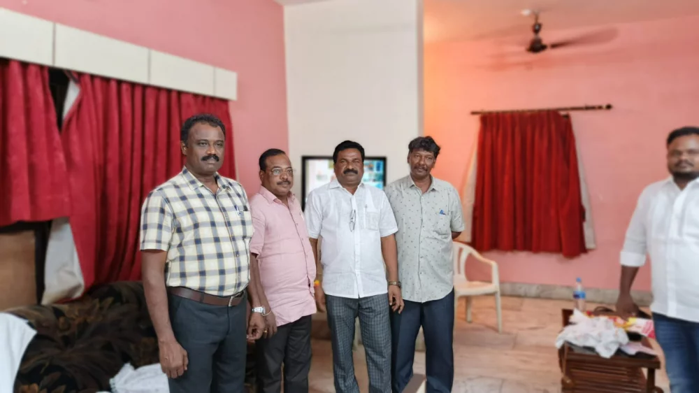 17/11/24 அன்று தூத்துக்குடியில் பாண்டியாதிபதி தேர்மாறன் அவர்களின் கல்லறை தோட்டத்திற்கு சென்று மாலை அணிவித்து மரியாதை செலுத்தியது மற்றும் பரதவர் அரசாணை பெறுவதற்கு அடுத்த கட்ட நகர்வு சம்பந்தமாக கலந்தாய்வுக் கூட்டம் நடத்தப்பட்டது.