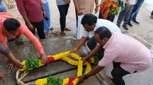 17/11/24 அன்று தூத்துக்குடியில் பாண்டியாதிபதி தேர்மாறன் அவர்களின் கல்லறை தோட்டத்திற்கு சென்று மாலை அணிவித்து மரியாதை செலுத்தியது மற்றும் பரதவர் அரசாணை பெறுவதற்கு அடுத்த கட்ட நகர்வு சம்பந்தமாக கலந்தாய்வுக் கூட்டம் நடத்தப்பட்டது.