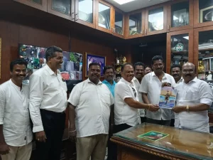 26-11-2024 இன்று பாண்டியபதி தேர்மாறன் அவர்களின் 272 வது ஜெயந்தி விழாவிற்கான அழைப்பிதழானது  சென்னையில் உள்ள நம் சமுதாயத்தைச் சார்ந்தவர்களை நேரடியாக சந்தித்து அவர்களுக்கு  தேர்மாறன் கல்லறை மீட்பு குழு சார்பாக அழைப்பிதழ் வழங்கப்பட்டது