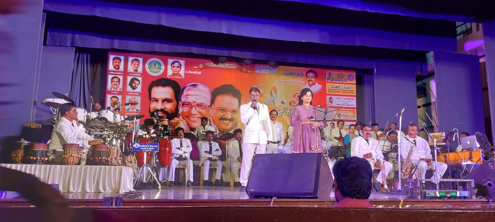 24/11/2024  ராஜா அண்ணாமலை மன்றத்தில் நடைபெற்ற லஷ்மன் சுருதி இசை நிகழ்ச்சியில் சிறப்பு விருந்தினராக கலந்து கொண்ட தருணம்.