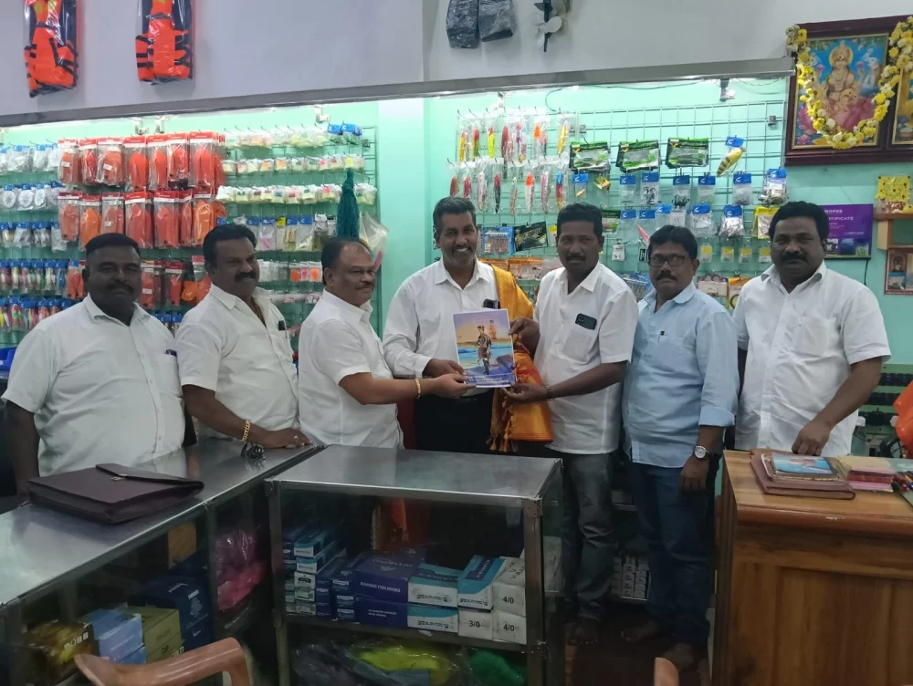 26-11-2024 இன்று பாண்டியபதி தேர்மாறன் அவர்களின் 272 வது ஜெயந்தி விழாவிற்கான அழைப்பிதழானது  சென்னையில் உள்ள நம் சமுதாயத்தைச் சார்ந்தவர்களை நேரடியாக சந்தித்து அவர்களுக்கு  தேர்மாறன் கல்லறை மீட்பு குழு சார்பாக அழைப்பிதழ் வழங்கப்பட்டது