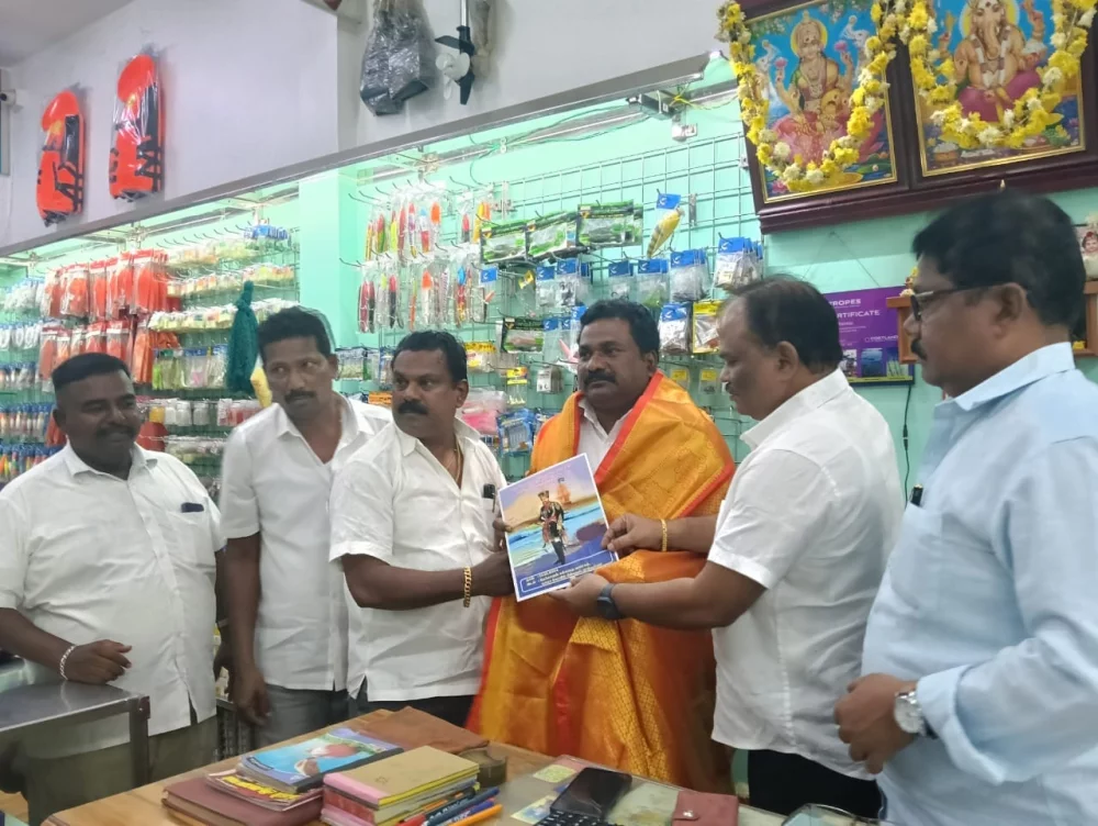 26-11-2024 இன்று பாண்டியபதி தேர்மாறன் அவர்களின் 272 வது ஜெயந்தி விழாவிற்கான அழைப்பிதழானது  சென்னையில் உள்ள நம் சமுதாயத்தைச் சார்ந்தவர்களை நேரடியாக சந்தித்து அவர்களுக்கு  தேர்மாறன் கல்லறை மீட்பு குழு சார்பாக அழைப்பிதழ் வழங்கப்பட்டது