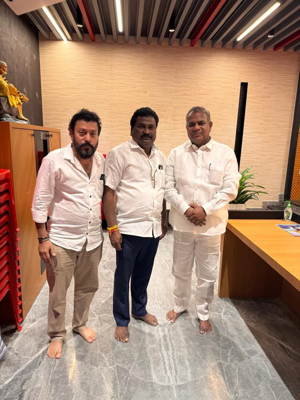 27-11-2024 இன்று பாண்டியபதி தேர்மாறன் அவர்களின் 272 வது ஜெயந்தி விழாவிற்கான அழைப்பிதழானது  சென்னையில் உள்ள அரசியல் பிரபலங்களை நேரடியாக சந்தித்து அவர்களுக்கு  தேர்மாறன் கல்லறை மீட்பு குழு சார்பாக அழைப்பிதழ் வழங்கப்பட்டது