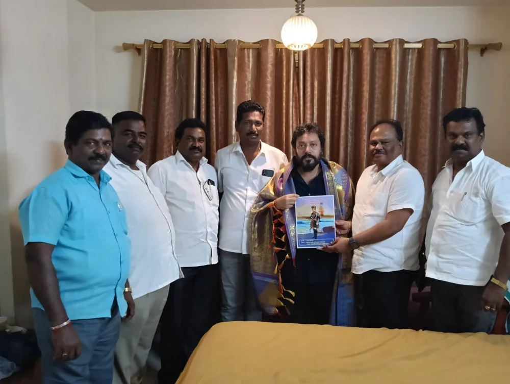 26-11-2024 இன்று பாண்டியபதி தேர்மாறன் அவர்களின் 272 வது ஜெயந்தி விழாவிற்கான அழைப்பிதழானது  சென்னையில் உள்ள நம் சமுதாயத்தைச் சார்ந்தவர்களை நேரடியாக சந்தித்து அவர்களுக்கு  தேர்மாறன் கல்லறை மீட்பு குழு சார்பாக அழைப்பிதழ் வழங்கப்பட்டது