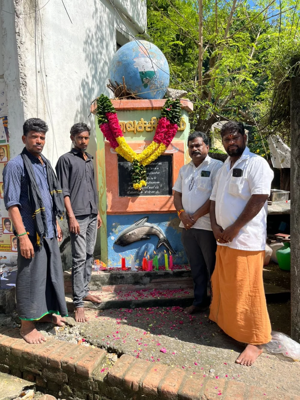 4/12/1985 அன்று மெரினா கடற்கரையில்தங்களின் வாழ்வுரிமையை காப்பதற்காக கடல் கடலாளிக்கே! கடற்கரை மீனவருக்கே! என்று கோசமிட்டு போராடி காவல்துறையின் துப்பாக்கி குண்டுகளை தனது மார்பில் சுமந்து வீர மரணம்  அடைந்த 7 தியாகிகளுக்கு வீரவணக்கம்!