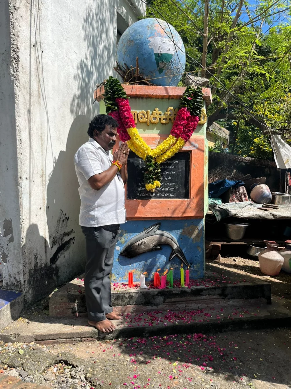 4/12/1985 அன்று மெரினா கடற்கரையில்தங்களின் வாழ்வுரிமையை காப்பதற்காக கடல் கடலாளிக்கே! கடற்கரை மீனவருக்கே! என்று கோசமிட்டு போராடி காவல்துறையின் துப்பாக்கி குண்டுகளை தனது மார்பில் சுமந்து வீர மரணம்  அடைந்த 7 தியாகிகளுக்கு வீரவணக்கம்!