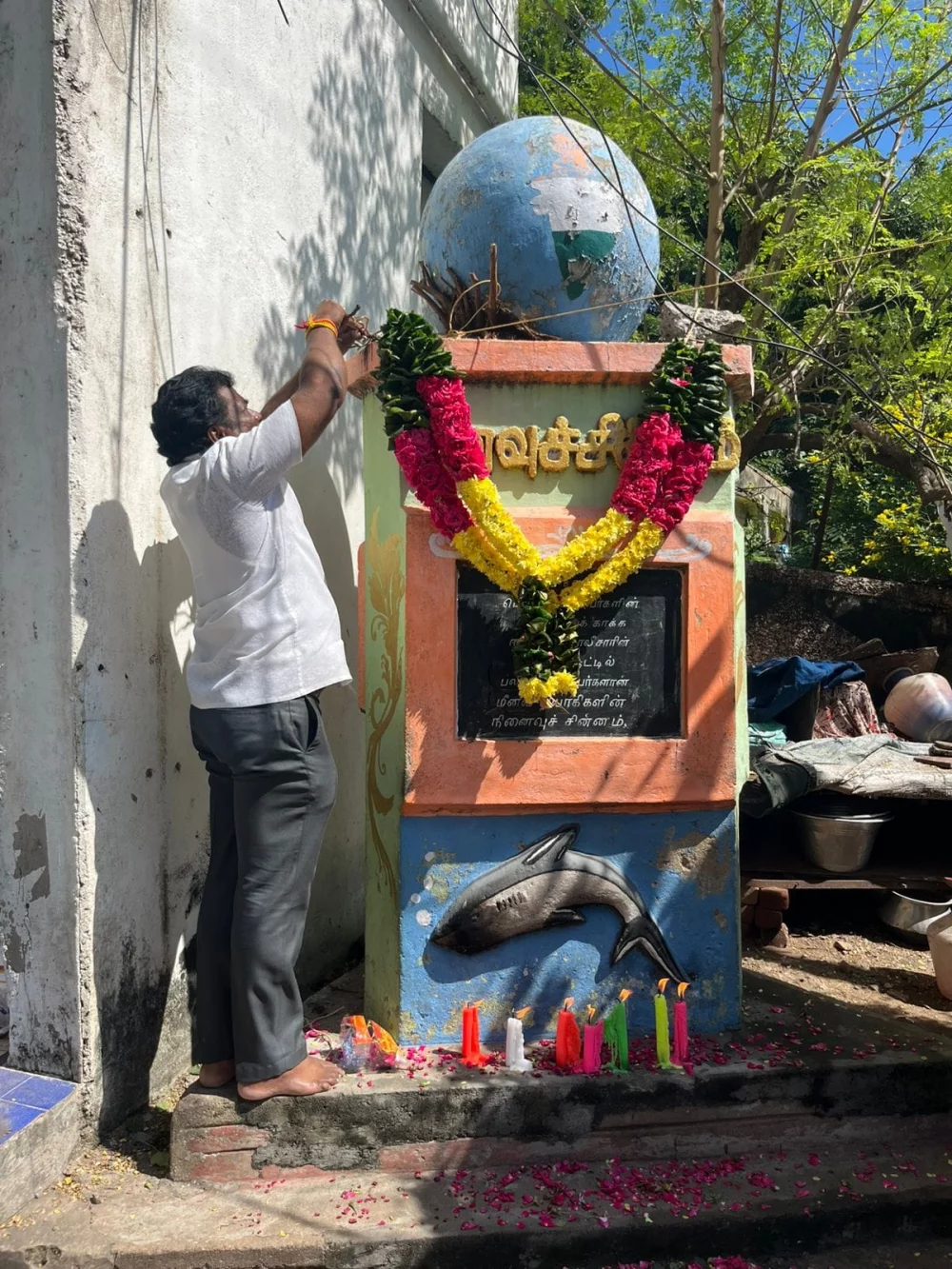 4/12/1985 அன்று மெரினா கடற்கரையில்தங்களின் வாழ்வுரிமையை காப்பதற்காக கடல் கடலாளிக்கே! கடற்கரை மீனவருக்கே! என்று கோசமிட்டு போராடி காவல்துறையின் துப்பாக்கி குண்டுகளை தனது மார்பில் சுமந்து வீர மரணம்  அடைந்த 7 தியாகிகளுக்கு வீரவணக்கம்!