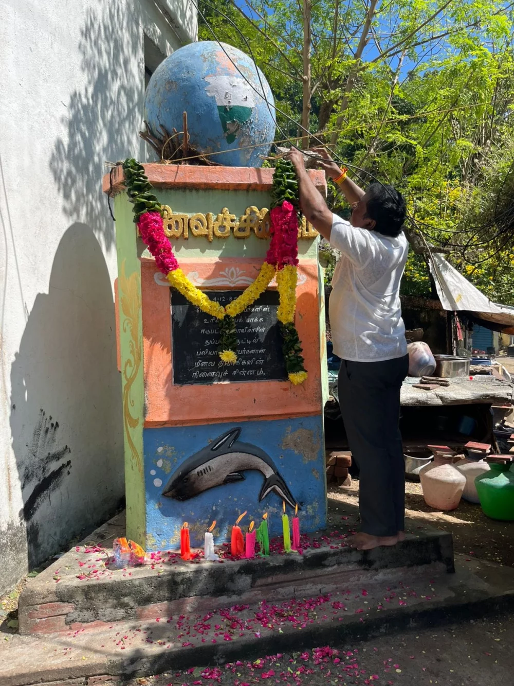 4/12/1985 அன்று மெரினா கடற்கரையில்தங்களின் வாழ்வுரிமையை காப்பதற்காக கடல் கடலாளிக்கே! கடற்கரை மீனவருக்கே! என்று கோசமிட்டு போராடி காவல்துறையின் துப்பாக்கி குண்டுகளை தனது மார்பில் சுமந்து வீர மரணம்  அடைந்த 7 தியாகிகளுக்கு வீரவணக்கம்!