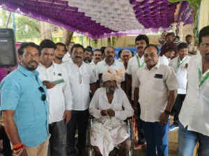 வீரபாண்டிய கட்டபொம்மனின் வாரிசான  *பீம ராஜா* *கட்டபொம்மதுரை* அவர்களுடன் நாங்கள்.