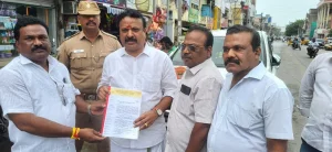 மீனவர்களின் அனைத்து உட்பிரிவுகளையும் பழங்குடியினர் பட்டியலில் இணைக்க வலியுறுத்தியும் பேராசிரியர் திரு.இராம ஸ்ரீ நிவாசன் பா.ஜ.க வின் மாநில பொதுச் செயலாளர் அவர்களை நேரில் சந்தித்து மனு கொடுத்த போது.