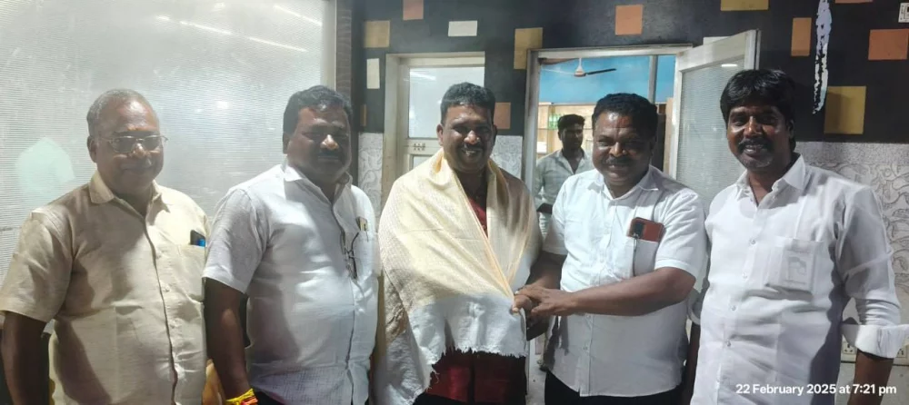 தஞ்சை தளபதி நாகை மன்னன் மாவீரன் வருணகுலத்தான் அவர்களை சுதந்திர போராட்ட வீரராக இந்திய அரசு அறிவித்த தை கொண்டாடும் விதமாக விழாவை நாகையில் நடத்துவதற்கு ஒத்துழைப்பு தர வேண்டி கவுன்சிலர் பா.அங்குதன் அவர்களை சந்தித்து ஆதரவு பெற்ற போது.