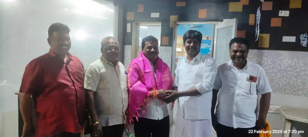 தஞ்சை தளபதி நாகை மன்னன் மாவீரன் வருணகுலத்தான் அவர்களை சுதந்திர போராட்ட வீரராக இந்திய அரசு அறிவித்த தை கொண்டாடும் விதமாக விழாவை நாகையில் நடத்துவதற்கு ஒத்துழைப்பு தர வேண்டி கவுன்சிலர் பா.அங்குதன் அவர்களை சந்தித்து ஆதரவு பெற்ற போது.