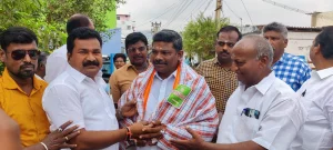 பரதவர் முன்னேற்றப் பேரவை சார்பில் பரதவர் இனத்தைச் சேர்ந்த கும்பகோணம் மேயர் மரியாதைக்குரிய. திரு. சரவணன் அவர்களை எடப்பாடியில் சந்தித்து பரதவரின் உறவுகள் அனைவரும் வாழ்த்துக்கள் தெரிவித்த போது.