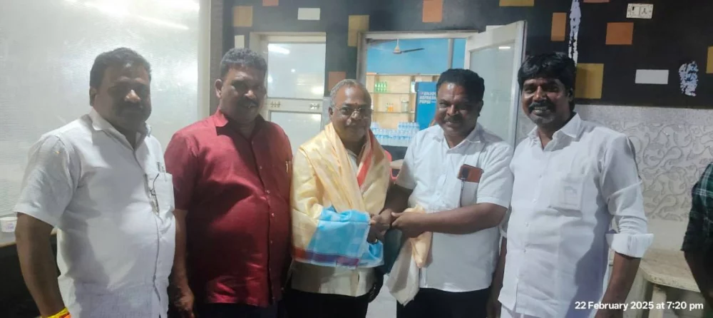 தஞ்சை தளபதி நாகை மன்னன் மாவீரன் வருணகுலத்தான் அவர்களை சுதந்திர போராட்ட வீரராக இந்திய அரசு அறிவித்த தை கொண்டாடும் விதமாக விழாவை நாகையில் நடத்துவதற்கு ஒத்துழைப்பு தர வேண்டி கவுன்சிலர் பா.அங்குதன் அவர்களை சந்தித்து ஆதரவு பெற்ற போது.