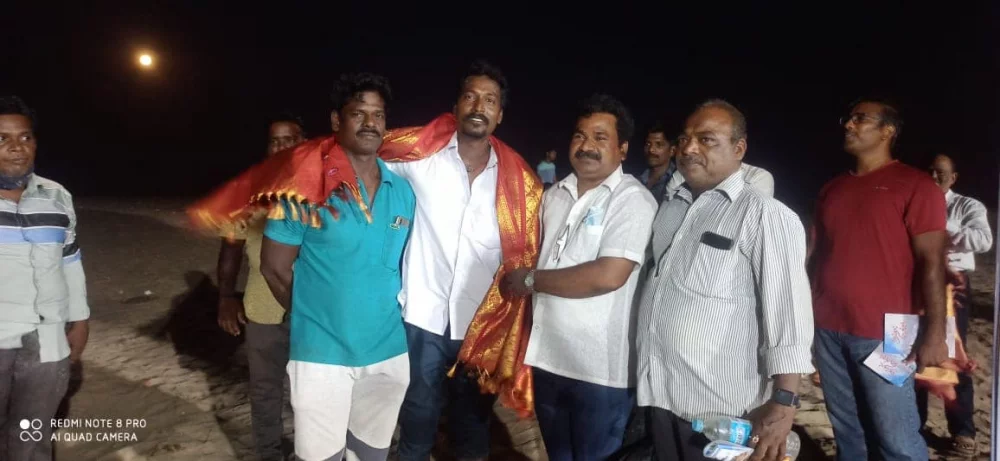 பரதவர்களின் பாரம்பரிய திருவிழா முந்நீர் விழா இவ்விழா இன்று 17.04.2022  பரதவர் முன்னேற்றப் பேரவை சார்பில் புதுச்சேரி வம்பா கீரப்பாளையம் கடற்கரையில் பரதவர்களின் பாரம்பரிய விழாவினை இளைஞர்களுக்கு நினைவுபடுத்தும் விதமாக கொண்டாடப்பட்டது.