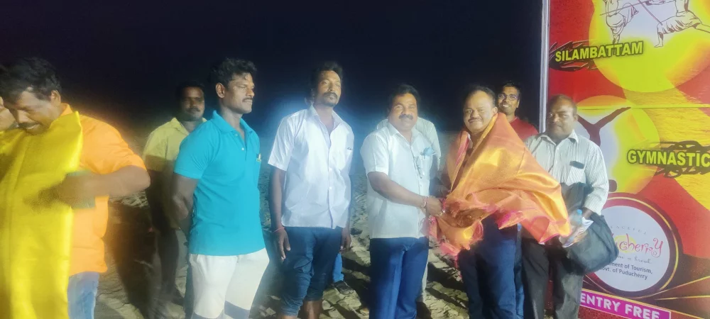 பரதவர்களின் பாரம்பரிய திருவிழா முந்நீர் விழா இவ்விழா இன்று 17.04.2022  பரதவர் முன்னேற்றப் பேரவை சார்பில் புதுச்சேரி வம்பா கீரப்பாளையம் கடற்கரையில் பரதவர்களின் பாரம்பரிய விழாவினை இளைஞர்களுக்கு நினைவுபடுத்தும் விதமாக கொண்டாடப்பட்டது.