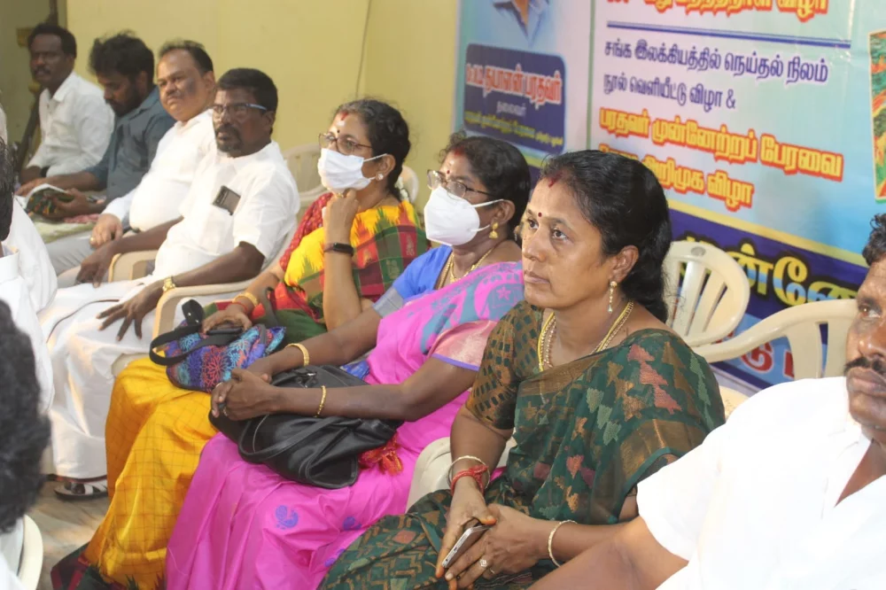 04/06/2022 அன்று பரதவர் முன்னேற்ற பேரவை சார்பாக செங்கல்பட்டு மாவட்டம் ECR கல்பாக்கம் அடுத்த காத்தான்கடை பகுதியில் என்கேபி மஹாலில் நடை பெற்ற முனைவர் தி. முத்து கண்ணப்பர் அவர்களுடைய சங்க இலக்கியத்தில் நெய்தல் நிலம் நூல் வெளியீட்டு விழாவின்போது.