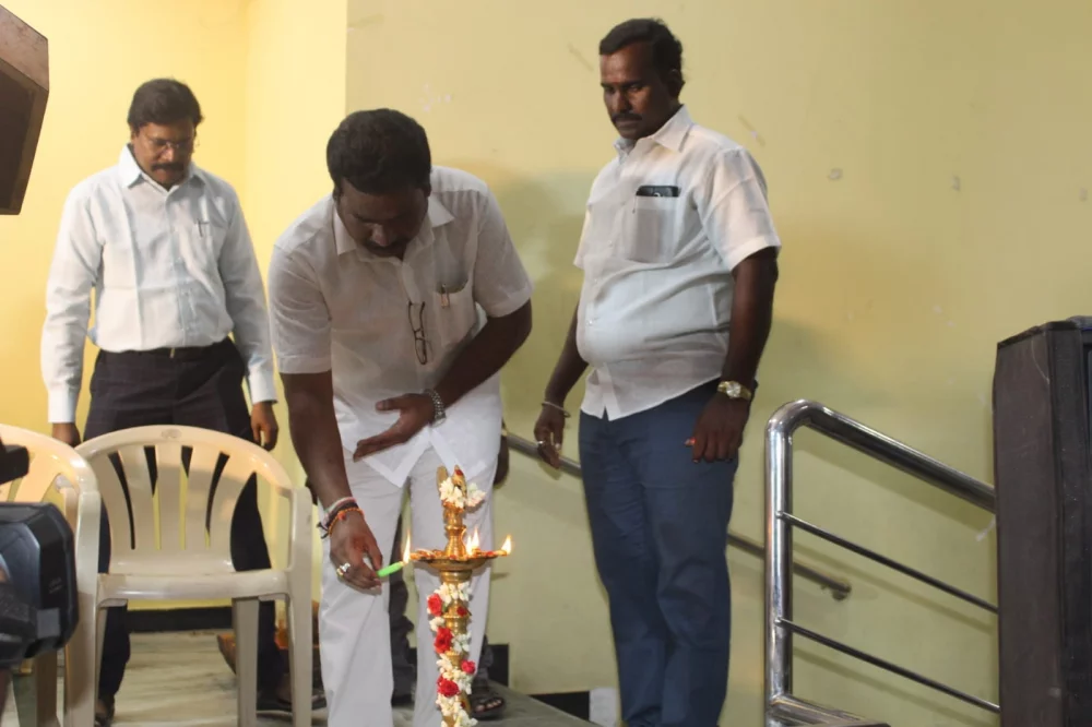 04/06/2022 அன்று பரதவர் முன்னேற்ற பேரவை சார்பாக செங்கல்பட்டு மாவட்டம் ECR கல்பாக்கம் அடுத்த காத்தான்கடை பகுதியில் என்கேபி மஹாலில் நடை பெற்ற முனைவர் தி. முத்து கண்ணப்பர் அவர்களுடைய சங்க இலக்கியத்தில் நெய்தல் நிலம் நூல் வெளியீட்டு விழாவின்போது.