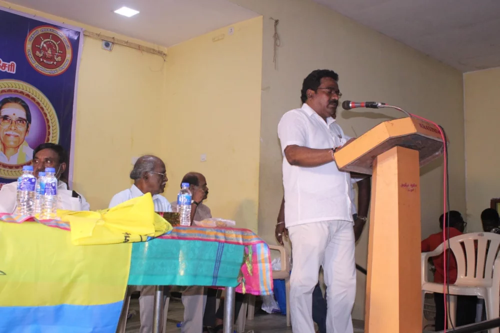 04/06/2022 அன்று பரதவர் முன்னேற்ற பேரவை சார்பாக செங்கல்பட்டு மாவட்டம் ECR கல்பாக்கம் அடுத்த காத்தான்கடை பகுதியில் என்கேபி மஹாலில் நடை பெற்ற முனைவர் தி. முத்து கண்ணப்பர் அவர்களுடைய சங்க இலக்கியத்தில் நெய்தல் நிலம் நூல் வெளியீட்டு விழாவின்போது.