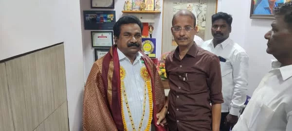 சுவிட்சர்லாந்து நாட்டின் ஜெனிவா நகரில் உள்ள ஐநா சபையில் மீனவர்களுக்கு வழங்கக்கூடிய மானியங்களை நிறுத்துவது சம்பந்தமான தீர்மானத்தை எதிர்ப்பு தெரிவித்து தாயகம் திரும்பிய என்னை வாழ்த்தியப்போது.