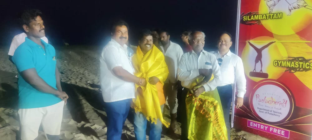 பரதவர்களின் பாரம்பரிய திருவிழா முந்நீர் விழா இவ்விழா இன்று 17.04.2022  பரதவர் முன்னேற்றப் பேரவை சார்பில் புதுச்சேரி வம்பா கீரப்பாளையம் கடற்கரையில் பரதவர்களின் பாரம்பரிய விழாவினை இளைஞர்களுக்கு நினைவுபடுத்தும் விதமாக கொண்டாடப்பட்டது.