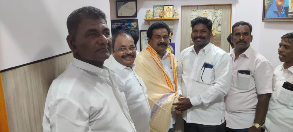 சுவிட்சர்லாந்து நாட்டின் ஜெனிவா நகரில் உள்ள ஐநா சபையில் மீனவர்களுக்கு வழங்கக்கூடிய மானியங்களை நிறுத்துவது சம்பந்தமான தீர்மானத்தை எதிர்ப்பு தெரிவித்து தாயகம் திரும்பிய என்னை வாழ்த்தியப்போது.