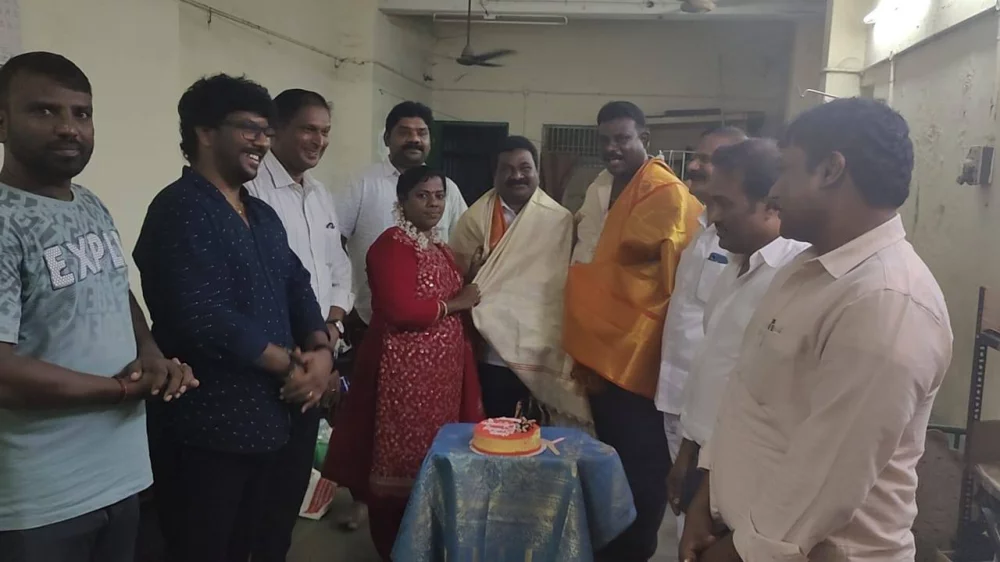 17/03/2025 அன்று எனது பிறந்த நாளை முன்னிட்டு பிறந்தநாள் நிகழ்ச்சியை கொண்டாடியும் அன்னதான நிகழ்ச்சியை நடத்தியும் வாழ்த்து தெரிவித்த உறவினர்களுக்கும் நண்பர்களுக்கும் எனது உயிராக கருதும் என் பரதவர் இன சொந்தங்களுக்கும் எனது மனமார்ந்த நன்றிகள்.