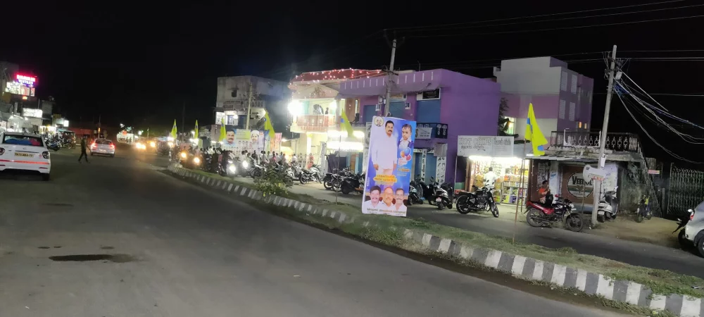 செங்கல்பட்டு மாவட்டம் உய்யாளி க்குப்பம்  மீனவர் கிராமத்தில் வசிக்கும் திரு.R. ராம்குமார் அனிதா அவர்களின் செல்லக்குழந்தை ரா.திஷான் முதல் பிறந்தநாள் விழாவிற்கு சிறப்பு அழைப்பாளராக சென்று குழந்தையை வாழ்த்திய போது.