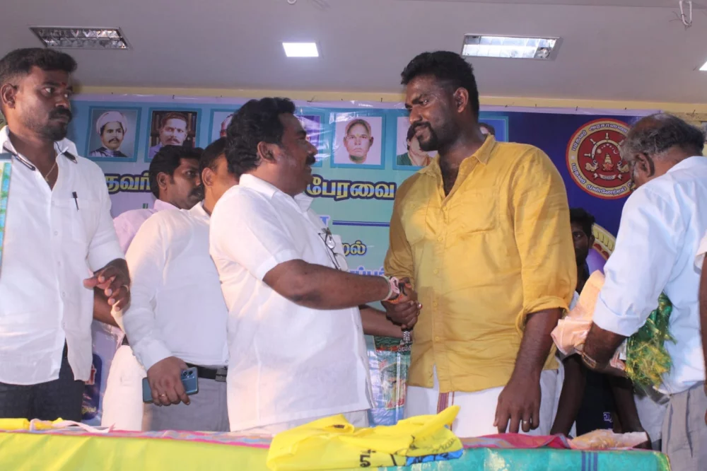 04/06/2022 அன்று பரதவர் முன்னேற்ற பேரவை சார்பாக செங்கல்பட்டு மாவட்டம் ECR கல்பாக்கம் அடுத்த காத்தான்கடை பகுதியில் என்கேபி மஹாலில் நடை பெற்ற முனைவர் தி. முத்து கண்ணப்பர் அவர்களுடைய சங்க இலக்கியத்தில் நெய்தல் நிலம் நூல் வெளியீட்டு விழாவின்போது.