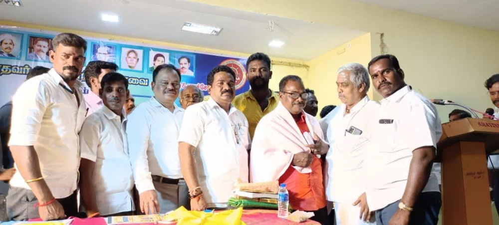 04/06/2022 அன்று பரதவர் முன்னேற்ற பேரவை சார்பாக செங்கல்பட்டு மாவட்டம் ECR கல்பாக்கம் அடுத்த காத்தான்கடை பகுதியில் என்கேபி மஹாலில் நடை பெற்ற முனைவர் தி. முத்து கண்ணப்பர் அவர்களுடைய சங்க இலக்கியத்தில் நெய்தல் நிலம் நூல் வெளியீட்டு விழாவின்போது.