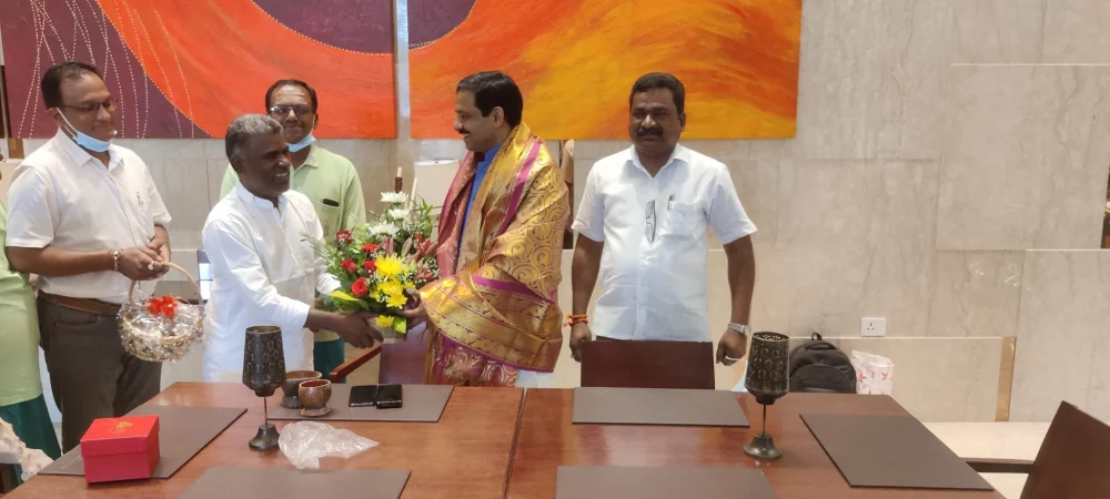 புதுடெல்லியில் இருந்து வருகை புரிந்த அருமை நண்பர் மரியாதைக்குரிய திரு. ஆனந்த் சாகு அமைப்பு சாரா தொழிலாளர் இயக்கத்தின் தேசிய தலைவர்  அவர்களை சென்னையில் நேரில் சந்தித்து வரவேற்றபோது.