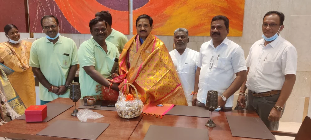 புதுடெல்லியில் இருந்து வருகை புரிந்த அருமை நண்பர் மரியாதைக்குரிய திரு. ஆனந்த் சாகு அமைப்பு சாரா தொழிலாளர் இயக்கத்தின் தேசிய தலைவர்  அவர்களை சென்னையில் நேரில் சந்தித்து வரவேற்றபோது.