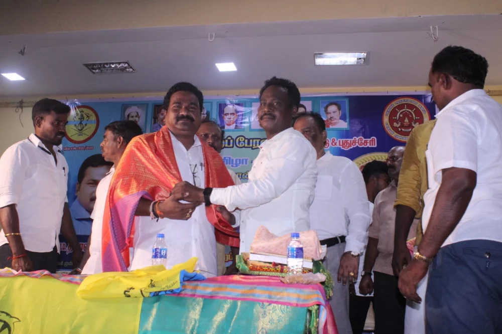 04/06/2022 அன்று பரதவர் முன்னேற்ற பேரவை சார்பாக செங்கல்பட்டு மாவட்டம் ECR கல்பாக்கம் அடுத்த காத்தான்கடை பகுதியில் என்கேபி மஹாலில் நடை பெற்ற முனைவர் தி. முத்து கண்ணப்பர் அவர்களுடைய சங்க இலக்கியத்தில் நெய்தல் நிலம் நூல் வெளியீட்டு விழாவின்போது.