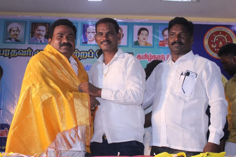 04/06/2022 அன்று பரதவர் முன்னேற்ற பேரவை சார்பாக செங்கல்பட்டு மாவட்டம் ECR கல்பாக்கம் அடுத்த காத்தான்கடை பகுதியில் என்கேபி மஹாலில் நடை பெற்ற முனைவர் தி. முத்து கண்ணப்பர் அவர்களுடைய சங்க இலக்கியத்தில் நெய்தல் நிலம் நூல் வெளியீட்டு விழாவின்போது.