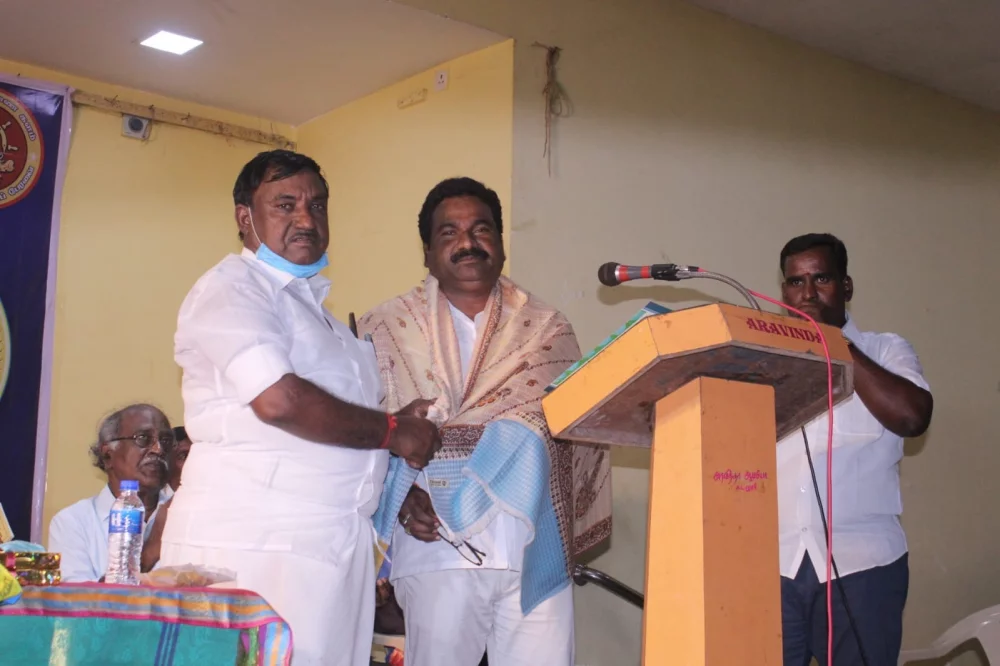 04/06/2022 அன்று பரதவர் முன்னேற்ற பேரவை சார்பாக செங்கல்பட்டு மாவட்டம் ECR கல்பாக்கம் அடுத்த காத்தான்கடை பகுதியில் என்கேபி மஹாலில் நடை பெற்ற முனைவர் தி. முத்து கண்ணப்பர் அவர்களுடைய சங்க இலக்கியத்தில் நெய்தல் நிலம் நூல் வெளியீட்டு விழாவின்போது.