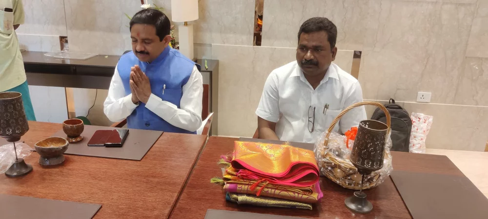 புதுடெல்லியில் இருந்து வருகை புரிந்த அருமை நண்பர் மரியாதைக்குரிய திரு. ஆனந்த் சாகு அமைப்பு சாரா தொழிலாளர் இயக்கத்தின் தேசிய தலைவர்  அவர்களை சென்னையில் நேரில் சந்தித்து வரவேற்றபோது.