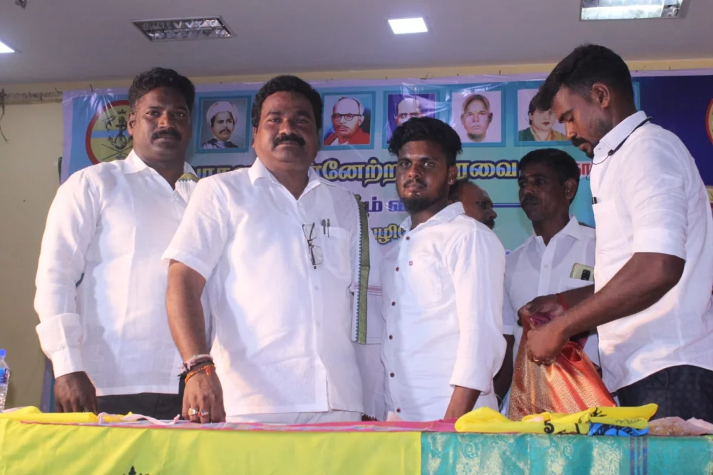 04/06/2022 அன்று பரதவர் முன்னேற்ற பேரவை சார்பாக செங்கல்பட்டு மாவட்டம் ECR கல்பாக்கம் அடுத்த காத்தான்கடை பகுதியில் என்கேபி மஹாலில் நடை பெற்ற முனைவர் தி. முத்து கண்ணப்பர் அவர்களுடைய சங்க இலக்கியத்தில் நெய்தல் நிலம் நூல் வெளியீட்டு விழாவின்போது.