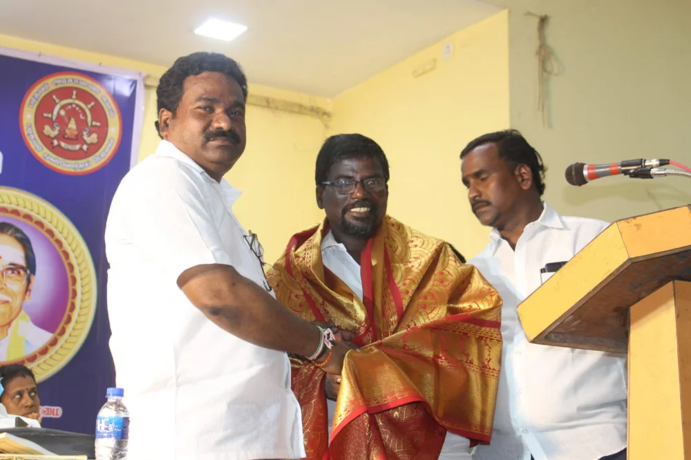 04/06/2022 அன்று பரதவர் முன்னேற்ற பேரவை சார்பாக செங்கல்பட்டு மாவட்டம் ECR கல்பாக்கம் அடுத்த காத்தான்கடை பகுதியில் என்கேபி மஹாலில் நடை பெற்ற முனைவர் தி. முத்து கண்ணப்பர் அவர்களுடைய சங்க இலக்கியத்தில் நெய்தல் நிலம் நூல் வெளியீட்டு விழாவின்போது.