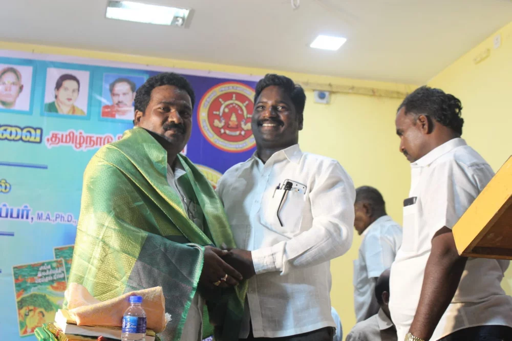 04/06/2022 அன்று பரதவர் முன்னேற்ற பேரவை சார்பாக செங்கல்பட்டு மாவட்டம் ECR கல்பாக்கம் அடுத்த காத்தான்கடை பகுதியில் என்கேபி மஹாலில் நடை பெற்ற முனைவர் தி. முத்து கண்ணப்பர் அவர்களுடைய சங்க இலக்கியத்தில் நெய்தல் நிலம் நூல் வெளியீட்டு விழாவின்போது.