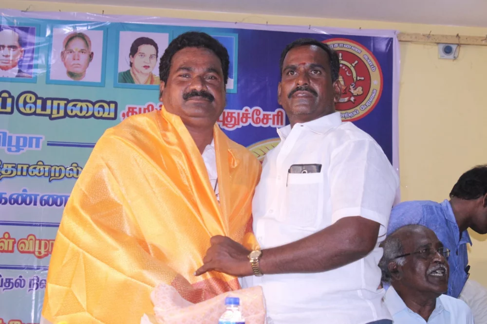 04/06/2022 அன்று பரதவர் முன்னேற்ற பேரவை சார்பாக செங்கல்பட்டு மாவட்டம் ECR கல்பாக்கம் அடுத்த காத்தான்கடை பகுதியில் என்கேபி மஹாலில் நடை பெற்ற முனைவர் தி. முத்து கண்ணப்பர் அவர்களுடைய சங்க இலக்கியத்தில் நெய்தல் நிலம் நூல் வெளியீட்டு விழாவின்போது.