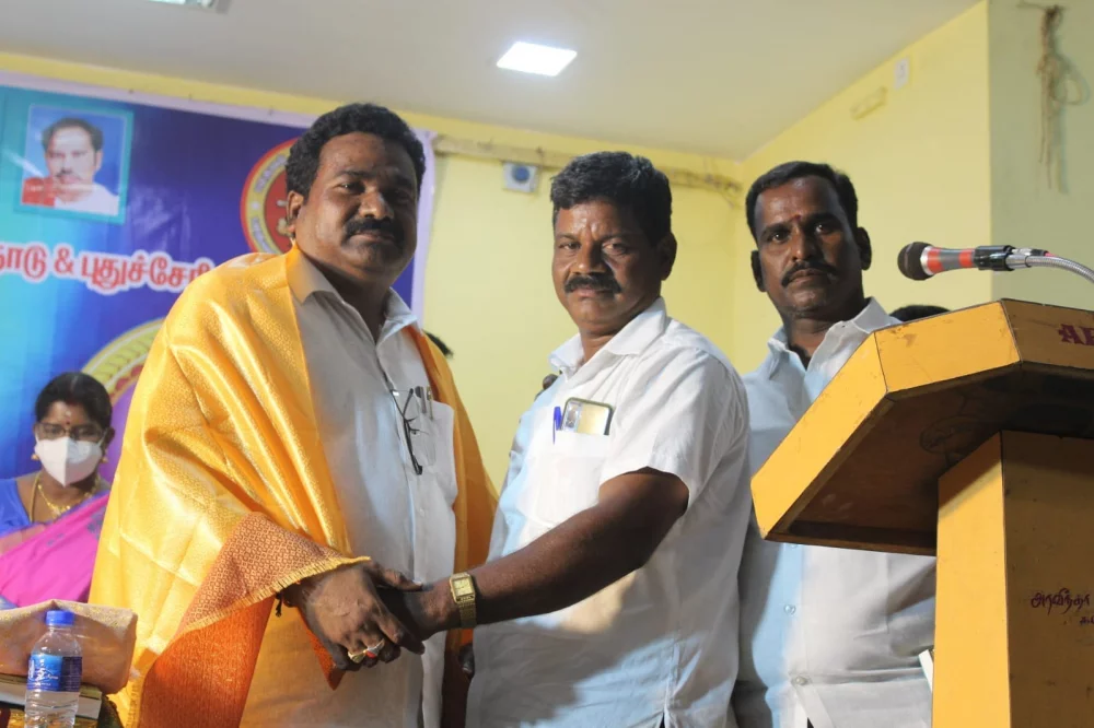 04/06/2022 அன்று பரதவர் முன்னேற்ற பேரவை சார்பாக செங்கல்பட்டு மாவட்டம் ECR கல்பாக்கம் அடுத்த காத்தான்கடை பகுதியில் என்கேபி மஹாலில் நடை பெற்ற முனைவர் தி. முத்து கண்ணப்பர் அவர்களுடைய சங்க இலக்கியத்தில் நெய்தல் நிலம் நூல் வெளியீட்டு விழாவின்போது.